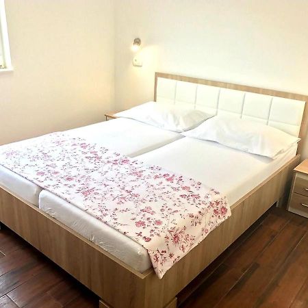 אומיס Apartmani Maki מראה חיצוני תמונה