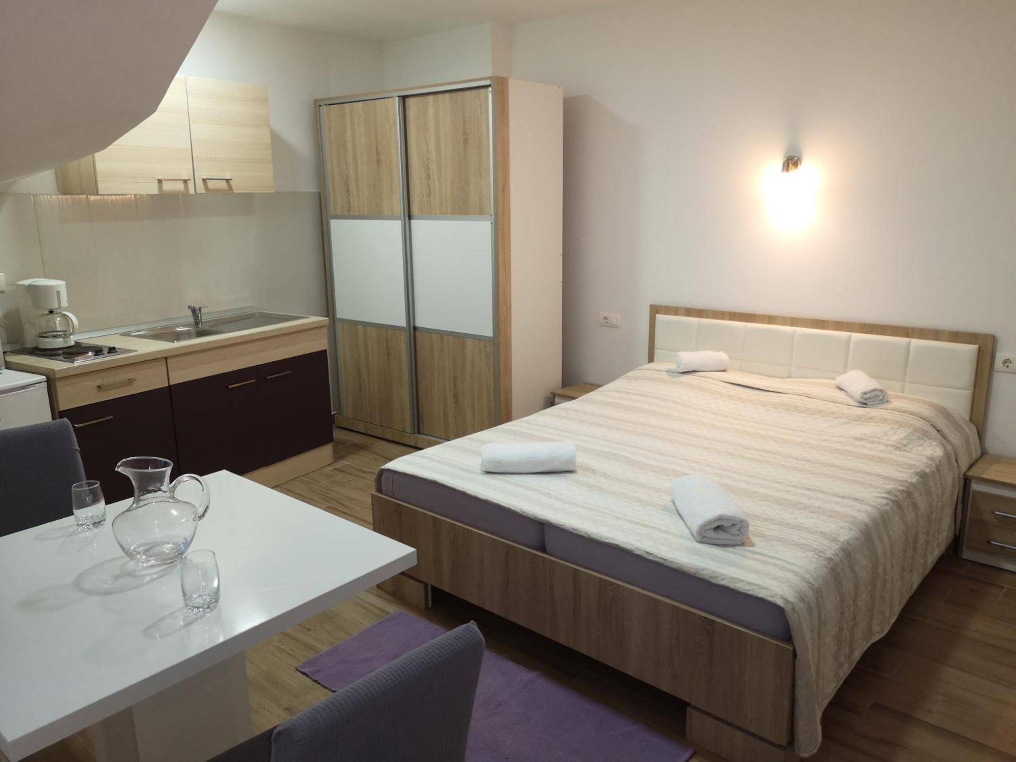 אומיס Apartmani Maki מראה חיצוני תמונה