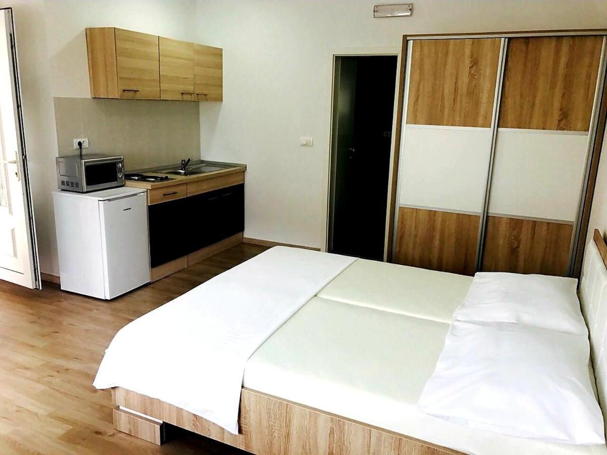 אומיס Apartmani Maki מראה חיצוני תמונה