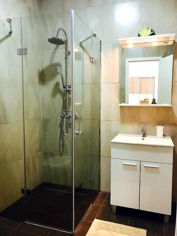 אומיס Apartmani Maki מראה חיצוני תמונה