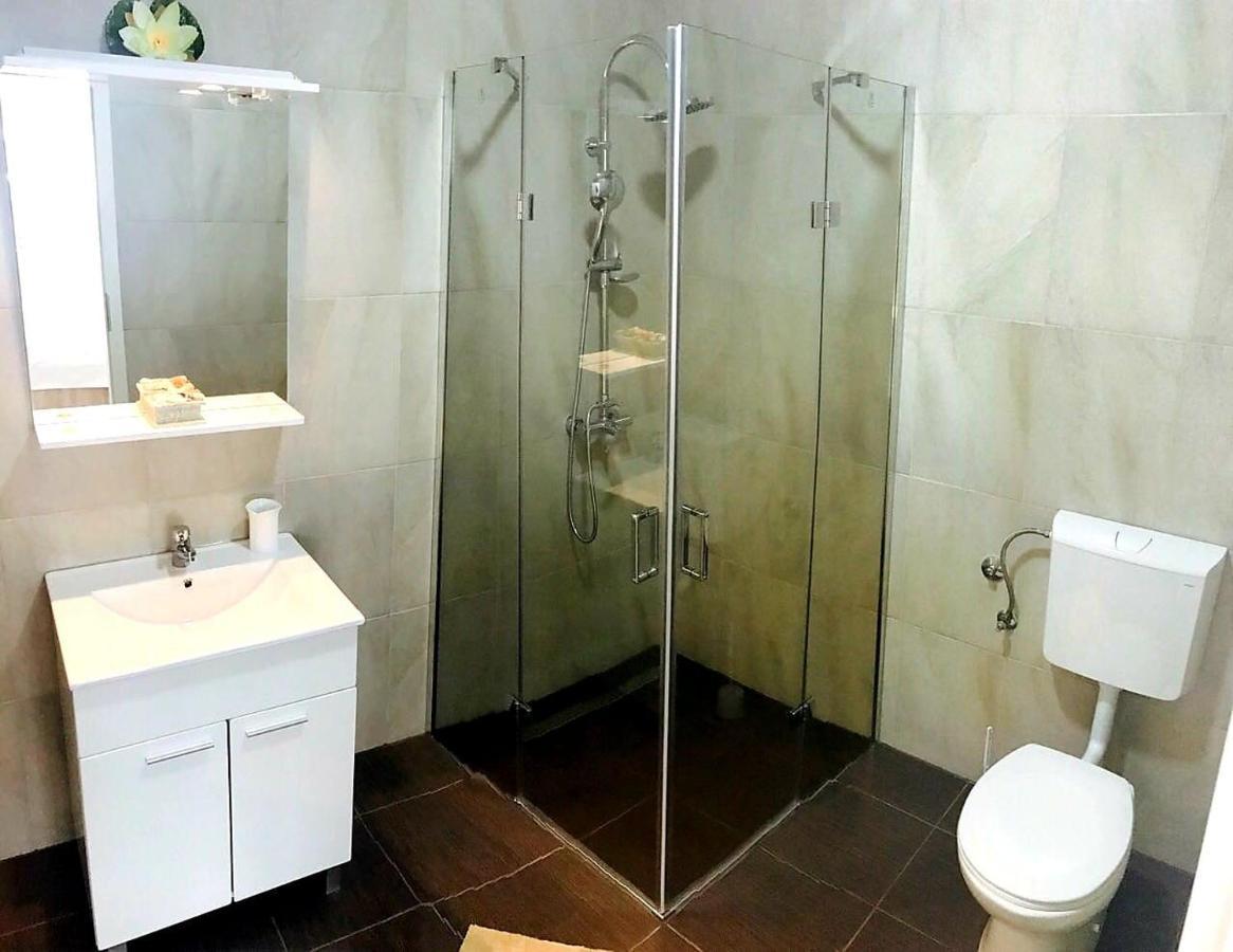 אומיס Apartmani Maki מראה חיצוני תמונה