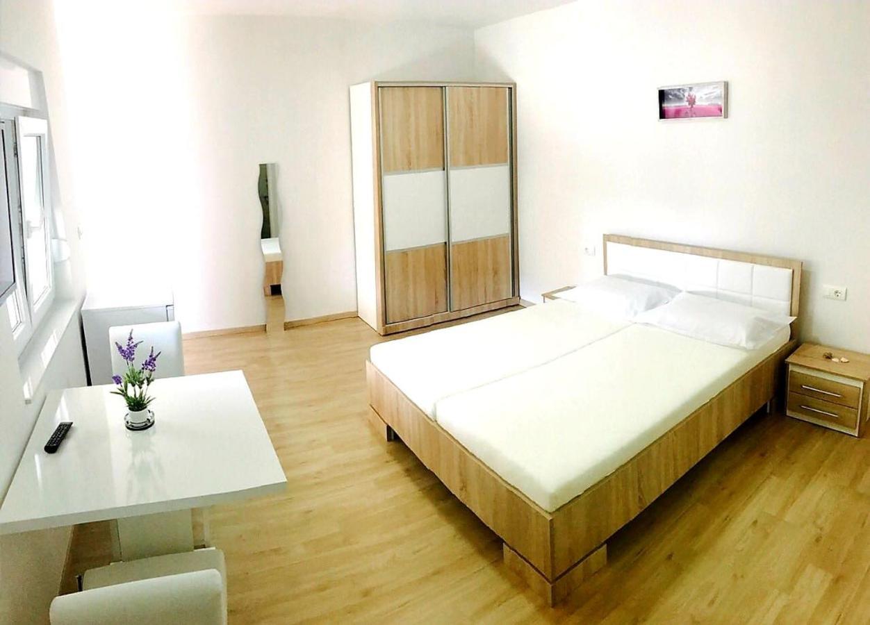 אומיס Apartmani Maki מראה חיצוני תמונה