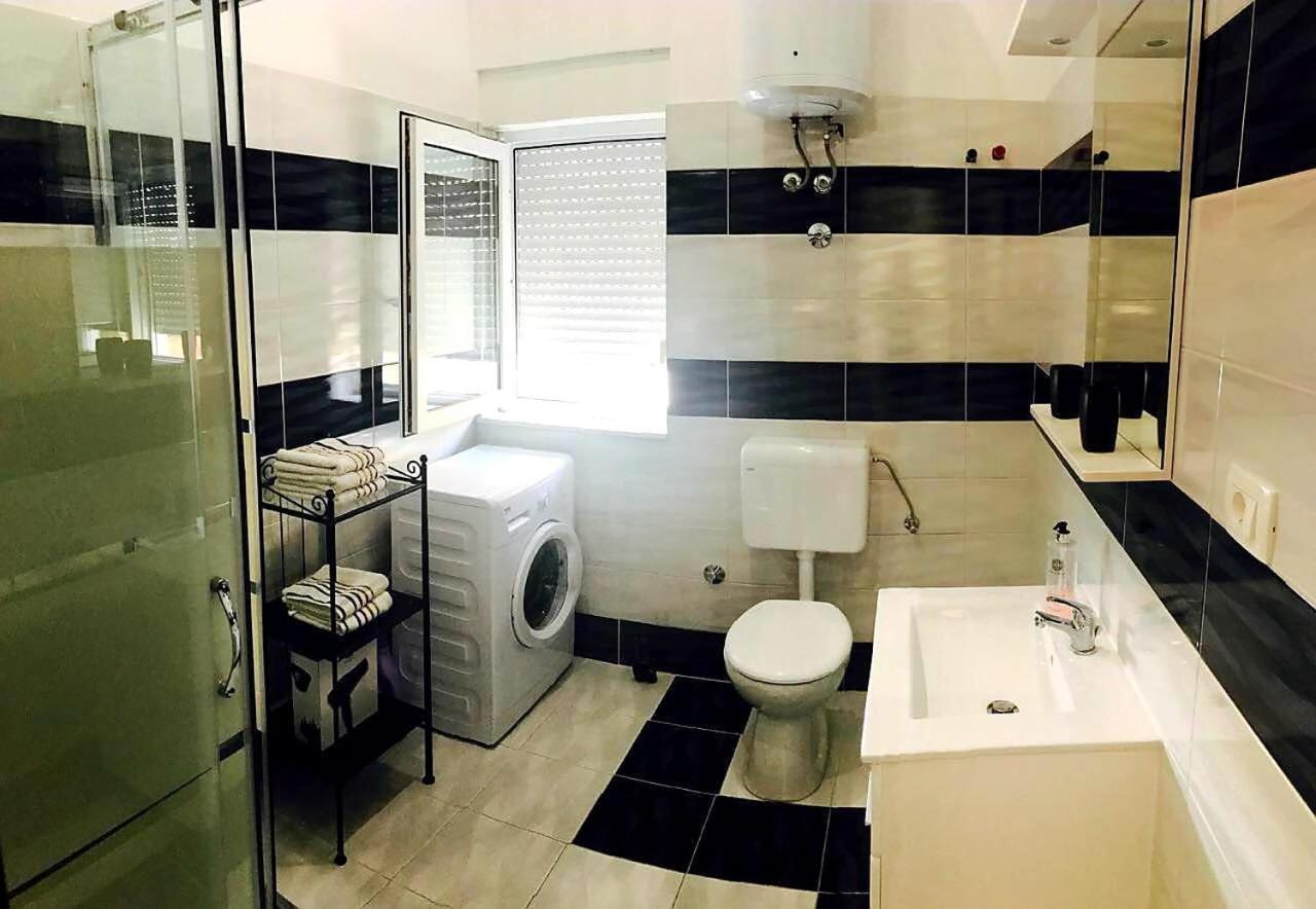 אומיס Apartmani Maki מראה חיצוני תמונה