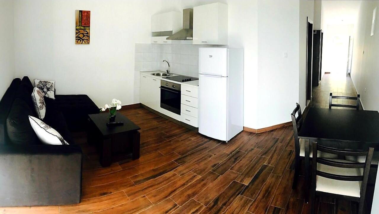 אומיס Apartmani Maki מראה חיצוני תמונה