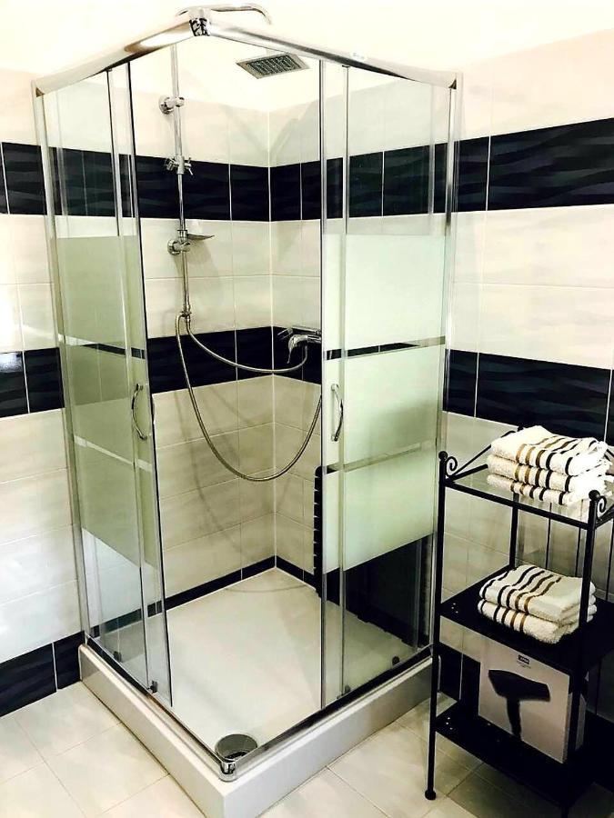 אומיס Apartmani Maki מראה חיצוני תמונה