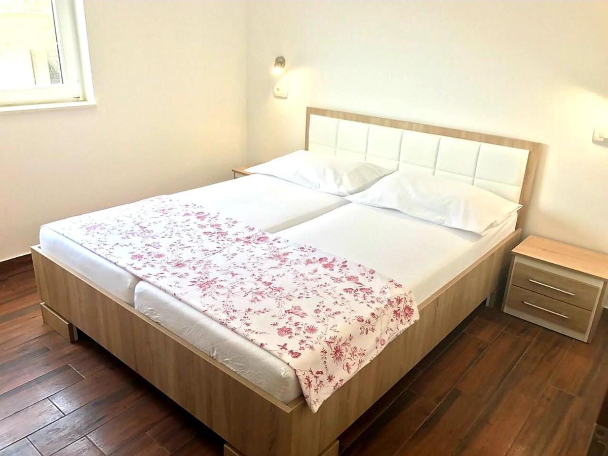 אומיס Apartmani Maki מראה חיצוני תמונה